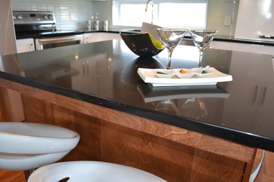 Choice of kitchen counters: the quartz stands out